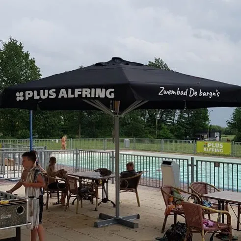 plus-alfring Reclamebedrukking horeca parasol Karin